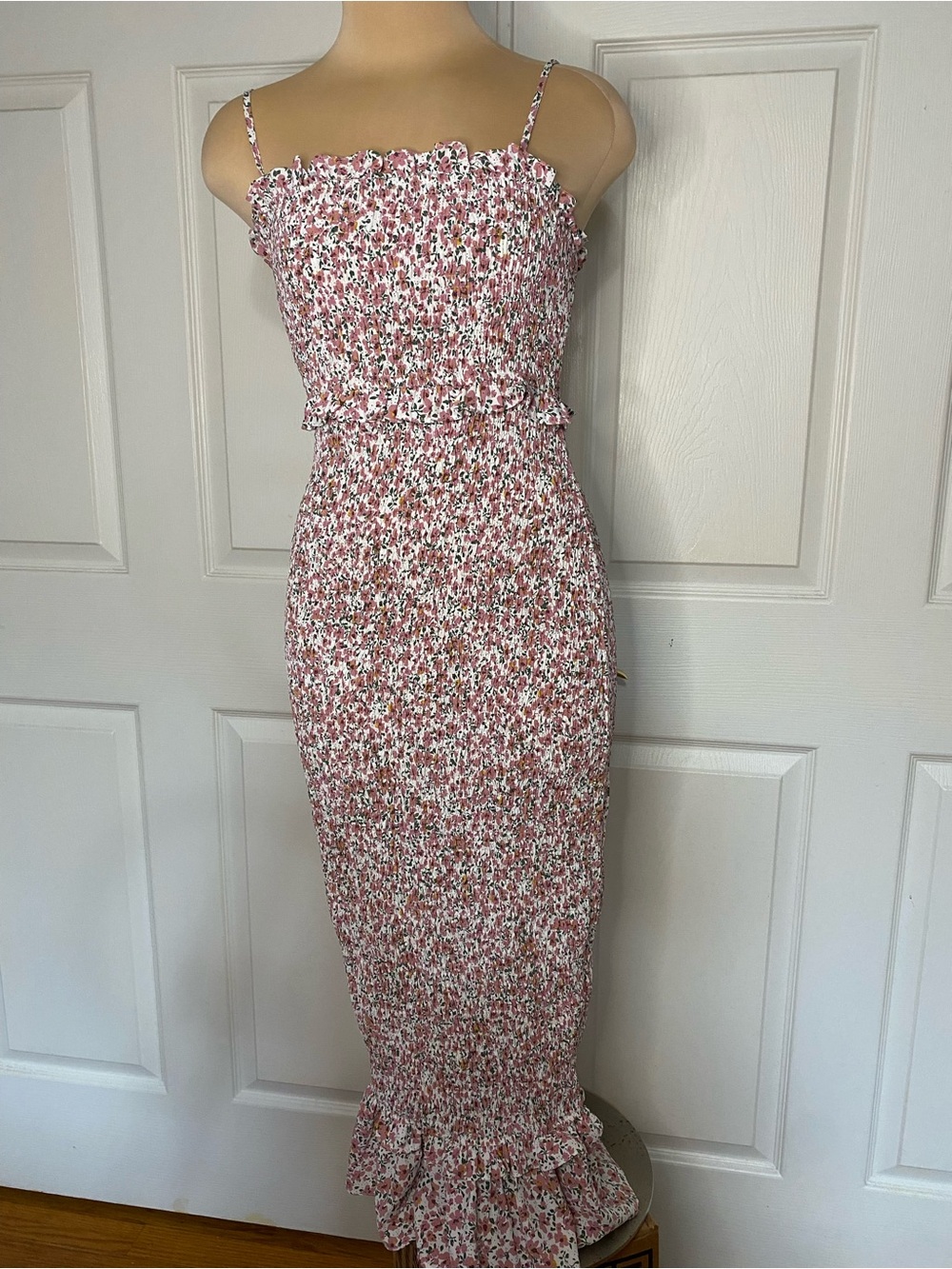 Petal & Pup Lyne Dress Size 4 Pink White Floral Smocked Bodycon Midi - Picture 2 of 11